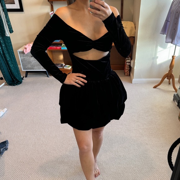 NWOT Black Velvet long sleeve mini Dress - Picture 4 of 11